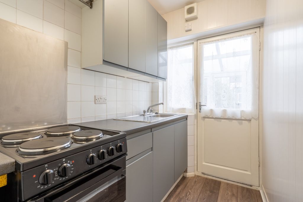 Property photo 2 of 13 4926931