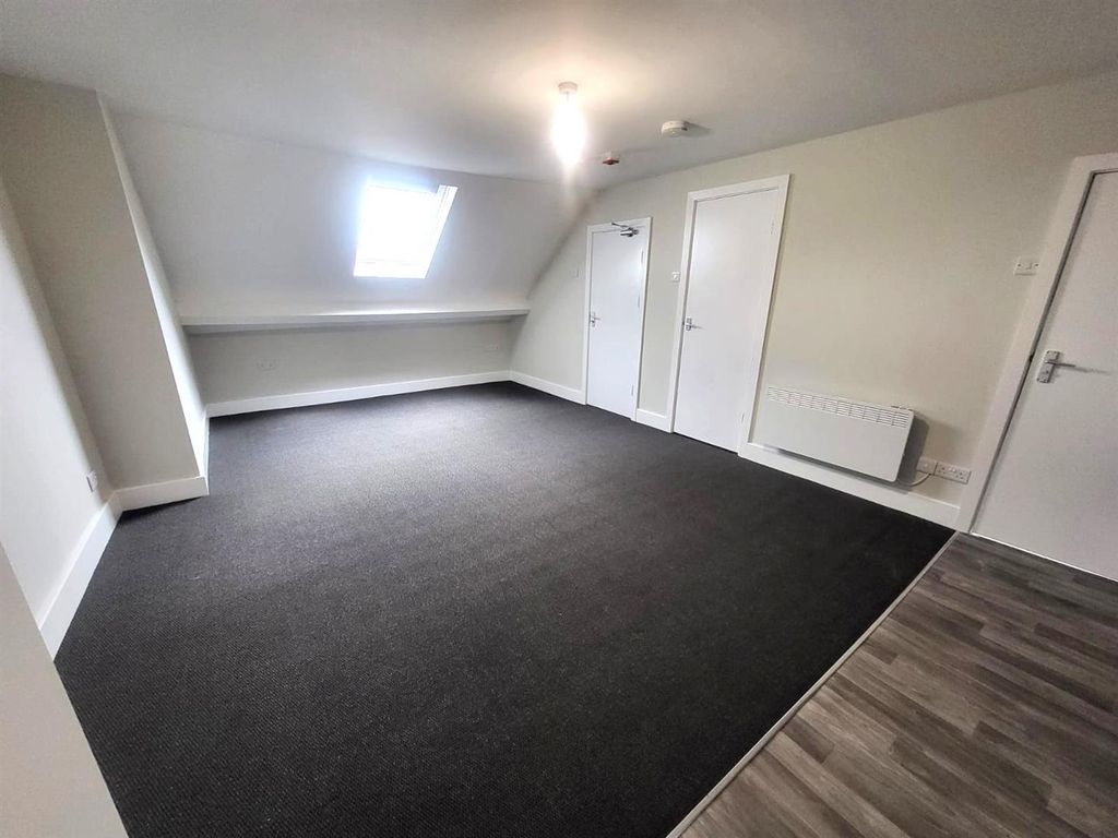 Property photo 3 of 8 Studio Pic 2