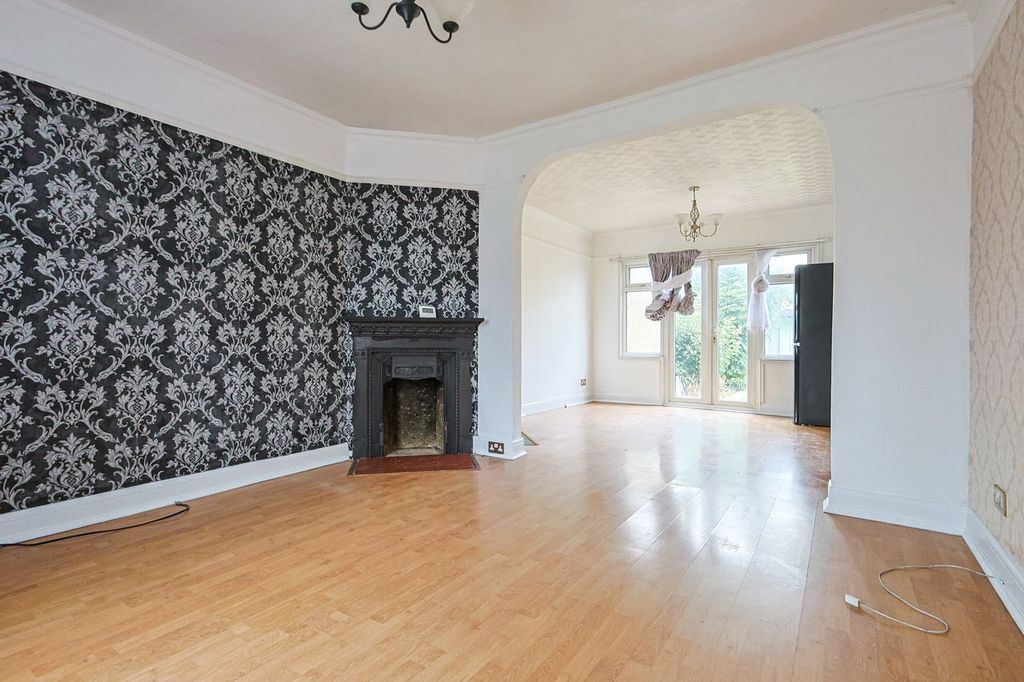 Property photo 2 of 26