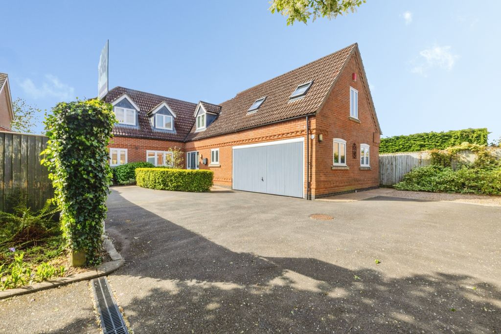Property photo 2 of 31 2026-04-21-13Northfieldroad013