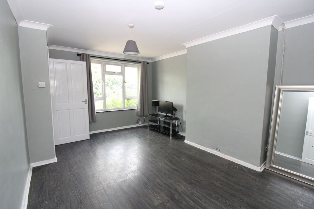 Property photo 2 of 28