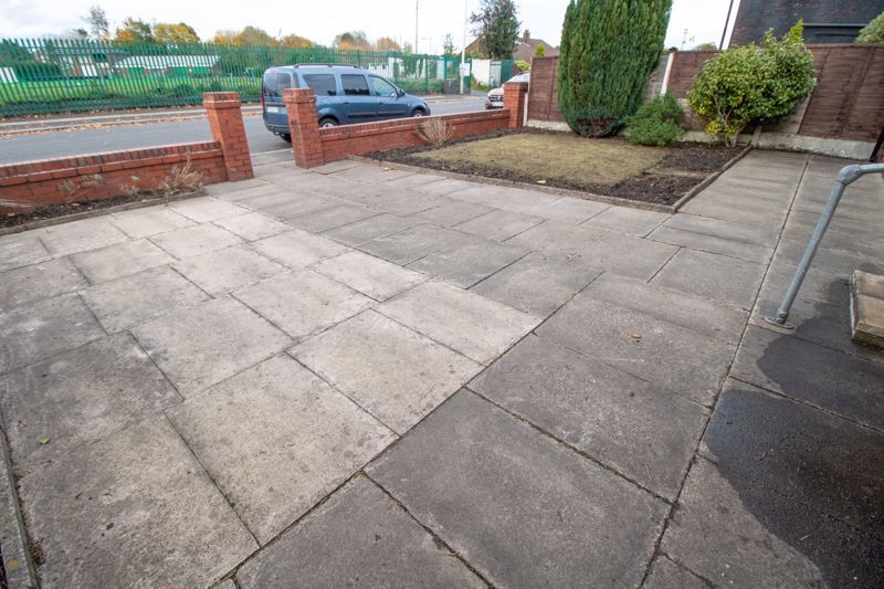 Property photo 2 of 12 Front Garden