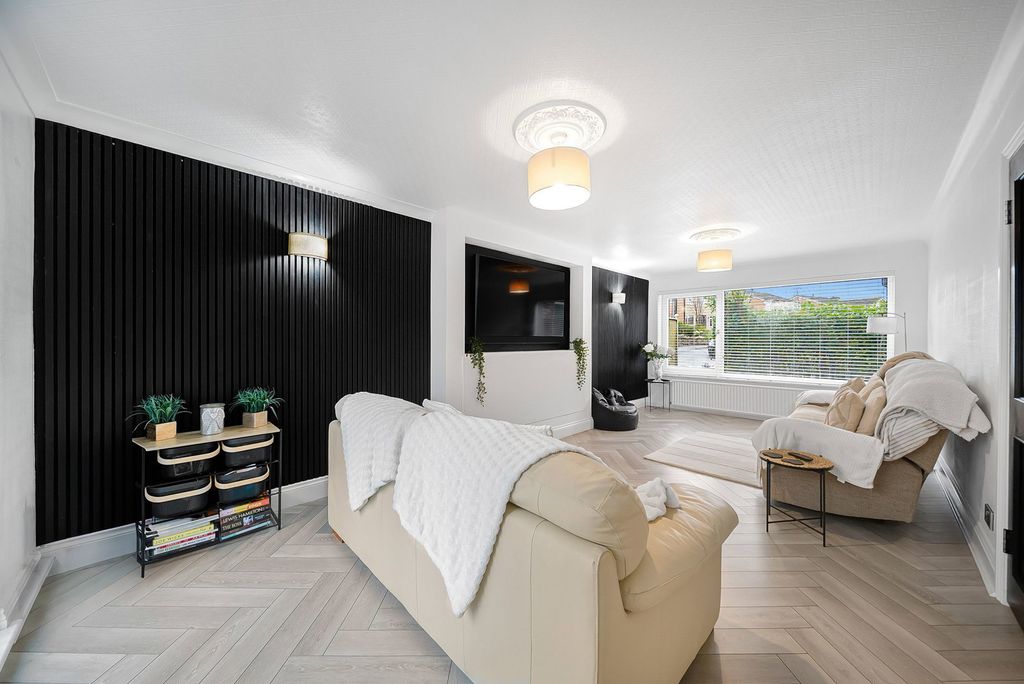 Property photo 3 of 52