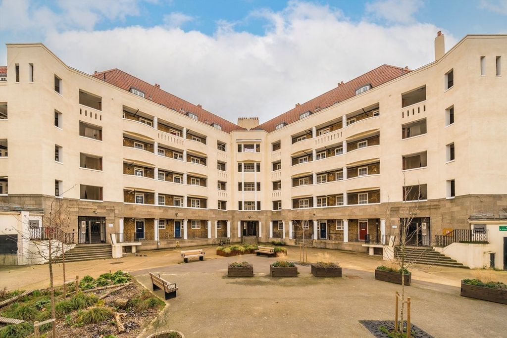 Property photo 1 of 4