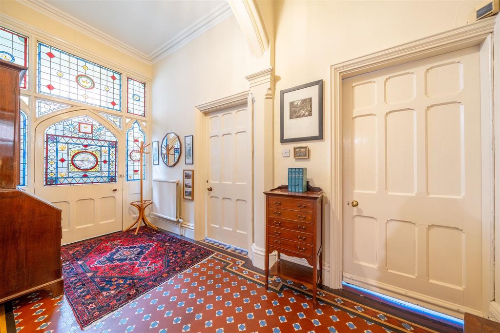 Property photo 2 of 20