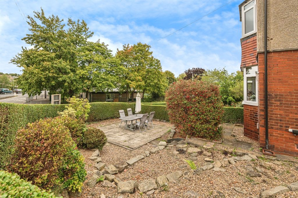 Property photo 2 of 14 Front And Side Gardens