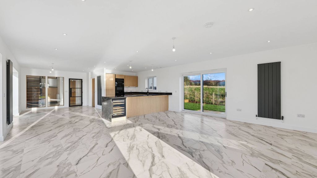 Property photo 3 of 24