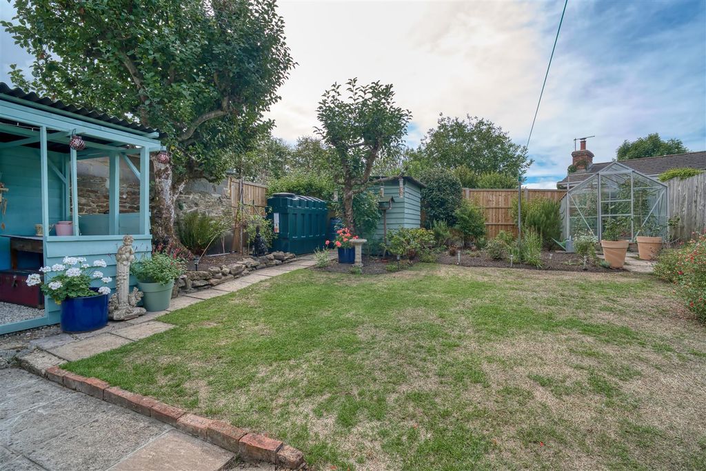 Property photo 2 of 9