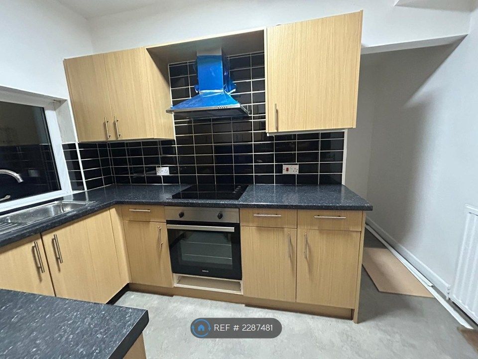 Property photo 2 of 12 Kitchen