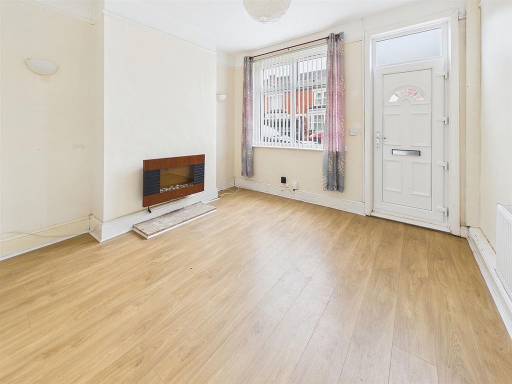Property photo 3 of 11 Cam03736G0-Pr0124-Still002.Jpg