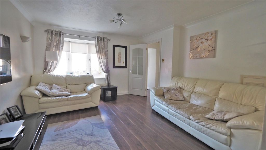 Property photo 2 of 18 Lounge