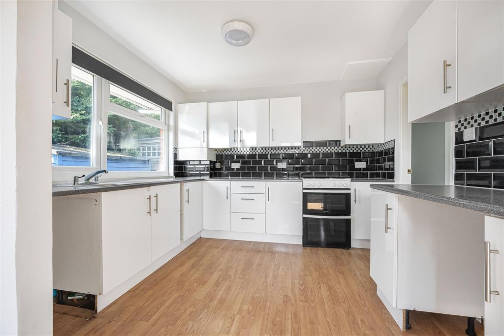 Property photo 3 of 15 16_76847.Jpg