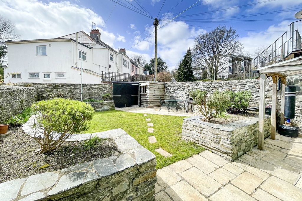 Property photo 2 of 25