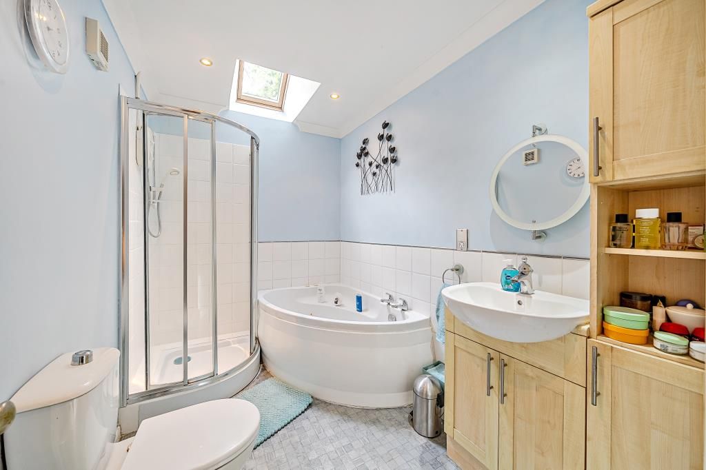 Property photo 3 of 14 Bathroom