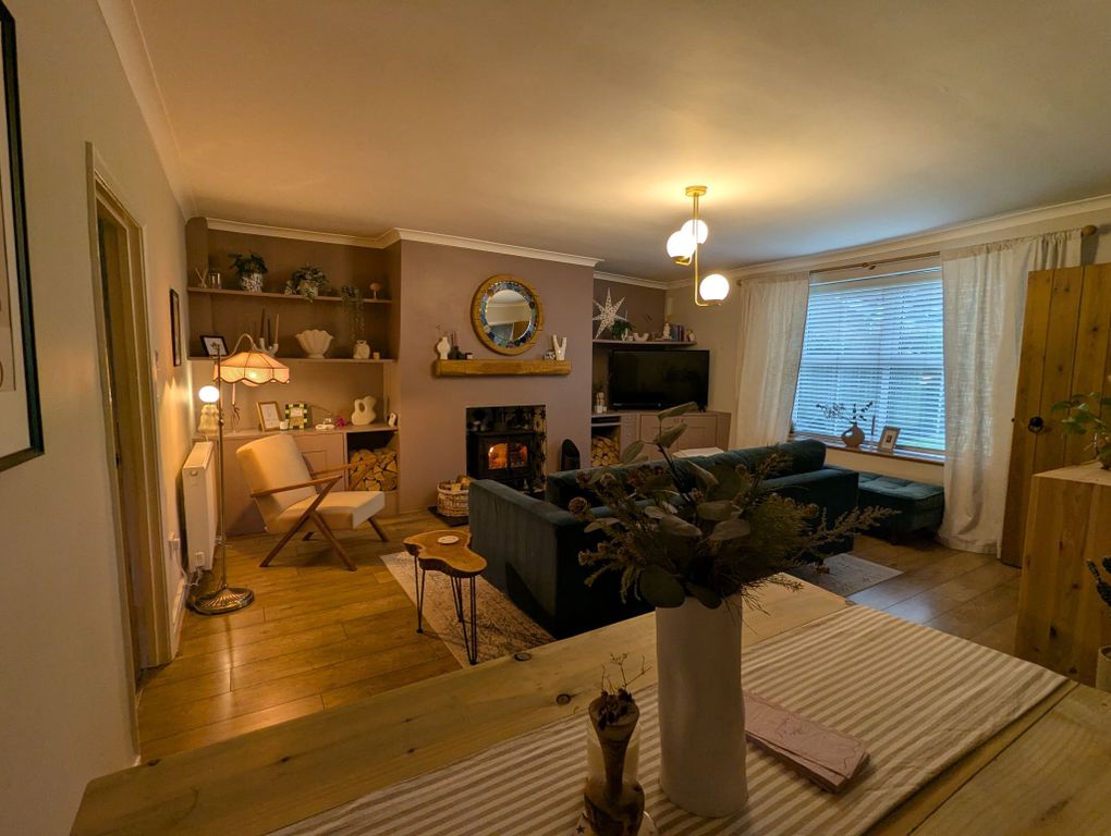 Property photo 2 of 13 Photograph 2