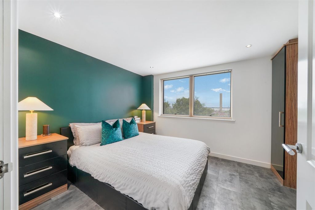Property photo 1 of 12 Flat 12, 70 Craven Park - Ljacp4Ip50G6U9Qud2l9.Jpg