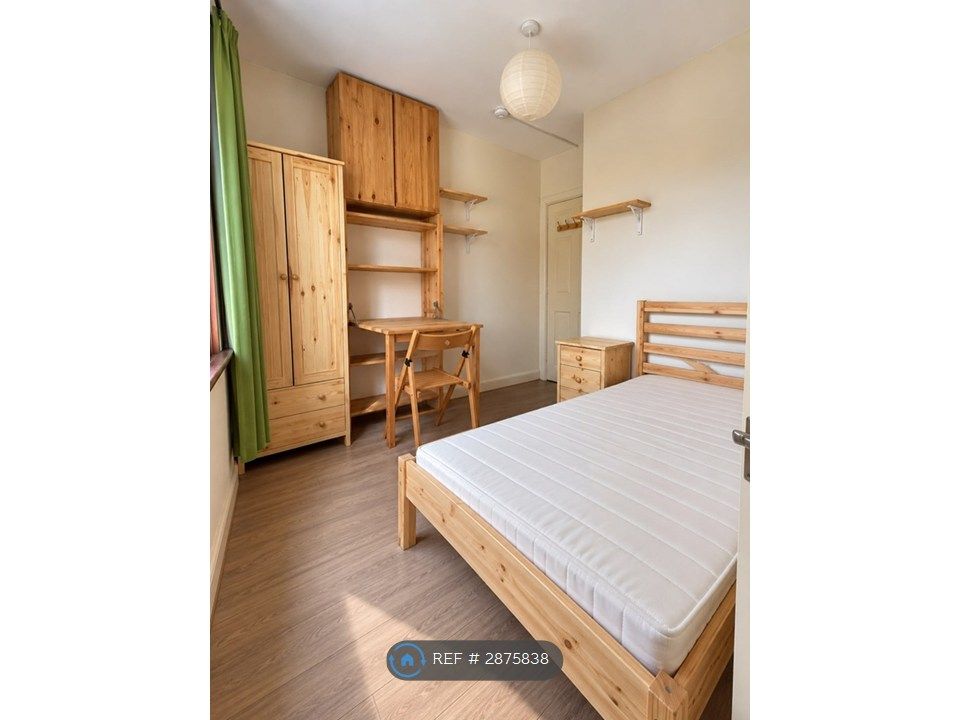Property photo 3 of 7 Small Double Bedroom