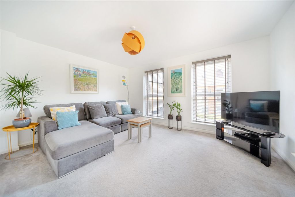 Property photo 2 of 13 Ribbans Park Rd-15.Jpg