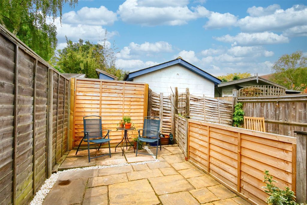 Property photo 3 of 10 68_Balvernie_Grove_Image2_20029_4.Jpg