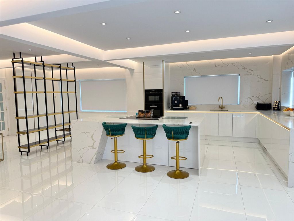 Property photo 3 of 28 Picture No. 29