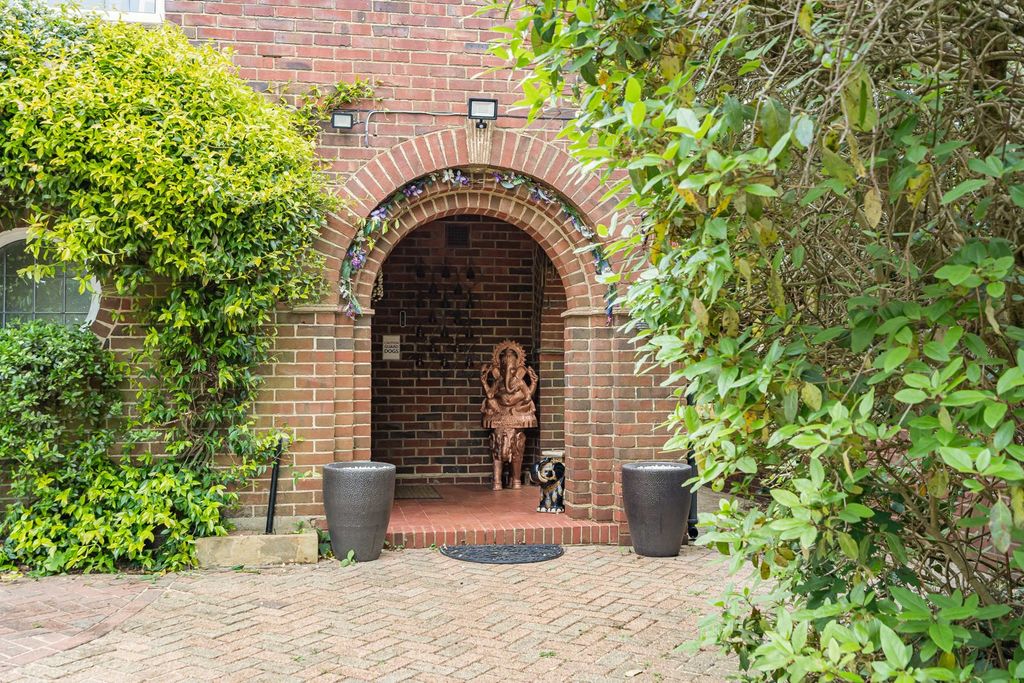 Additional image 25 of 5 bed detached house for saleManor Road, Aldershot, Hampshire GU11