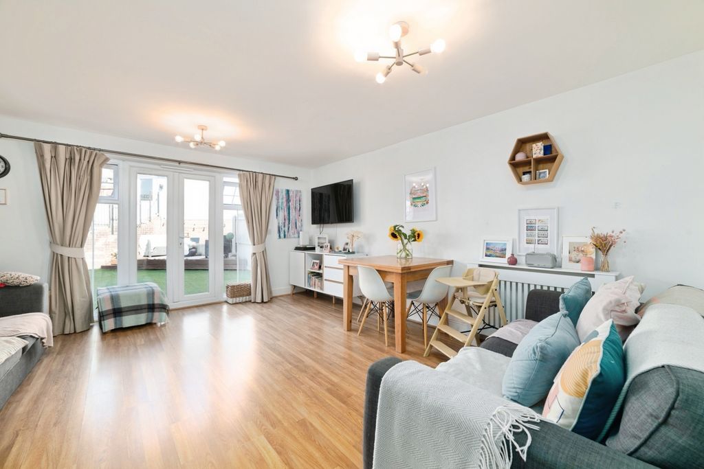 Property photo 3 of 16 Pbox-Img.Jpg