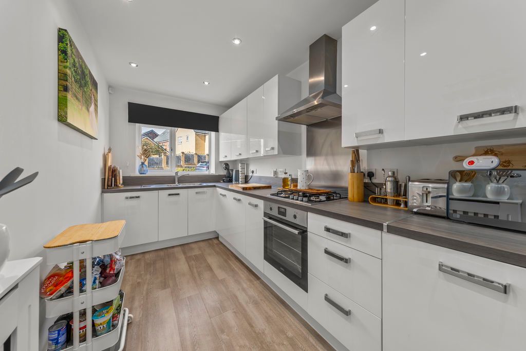 Property photo 3 of 27 Kitchen