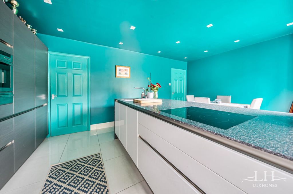 Property photo 3 of 22