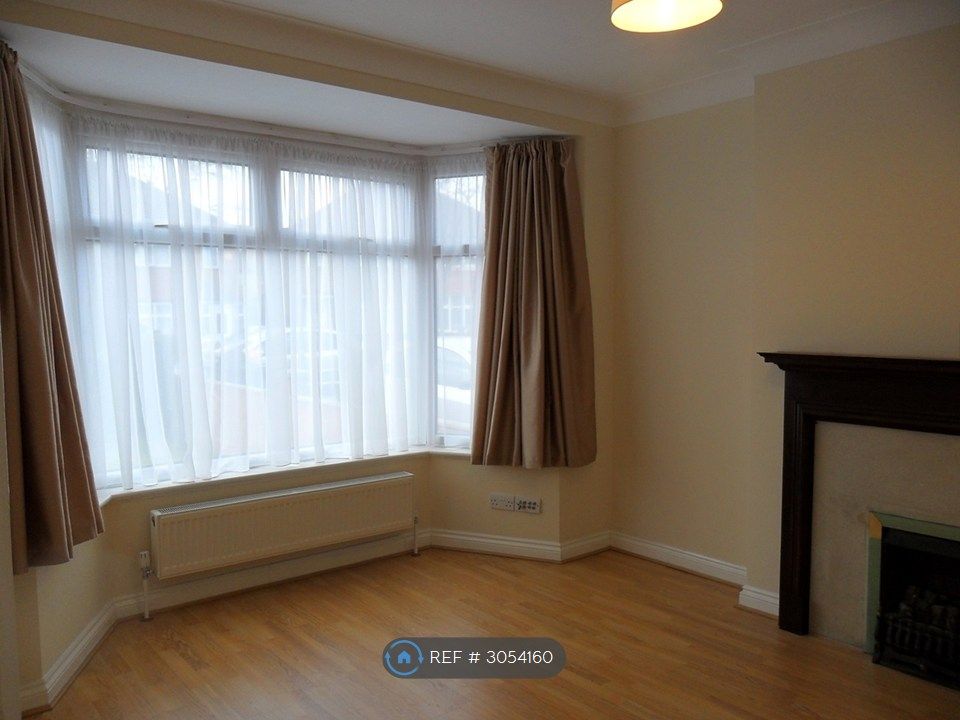 Property photo 3 of 18 Living Room