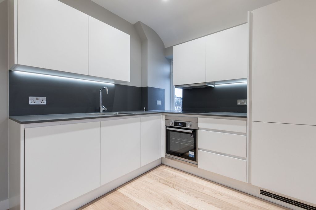 Property photo 3 of 17 Kitchen