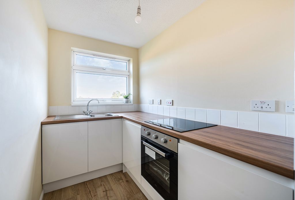 Property photo 2 of 9 1348427-6-68c3E63...