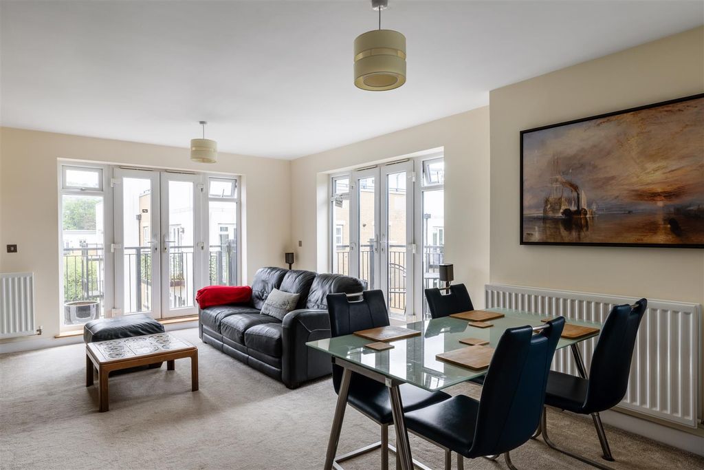 Property photo 2 of 16 11 Bentham House-6.Jpg