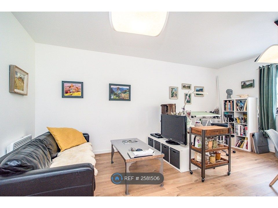 Property photo 3 of 11