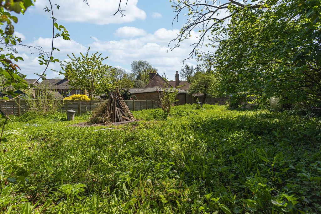 Property photo 3 of 23