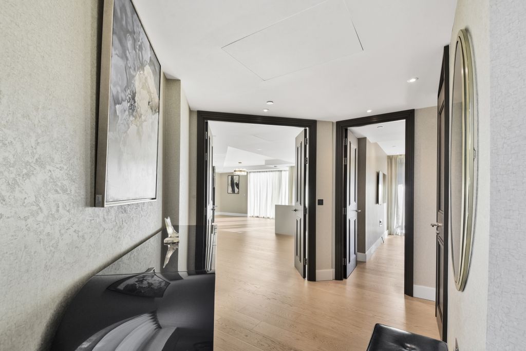 Property photo 1 of 19 Sherrin House