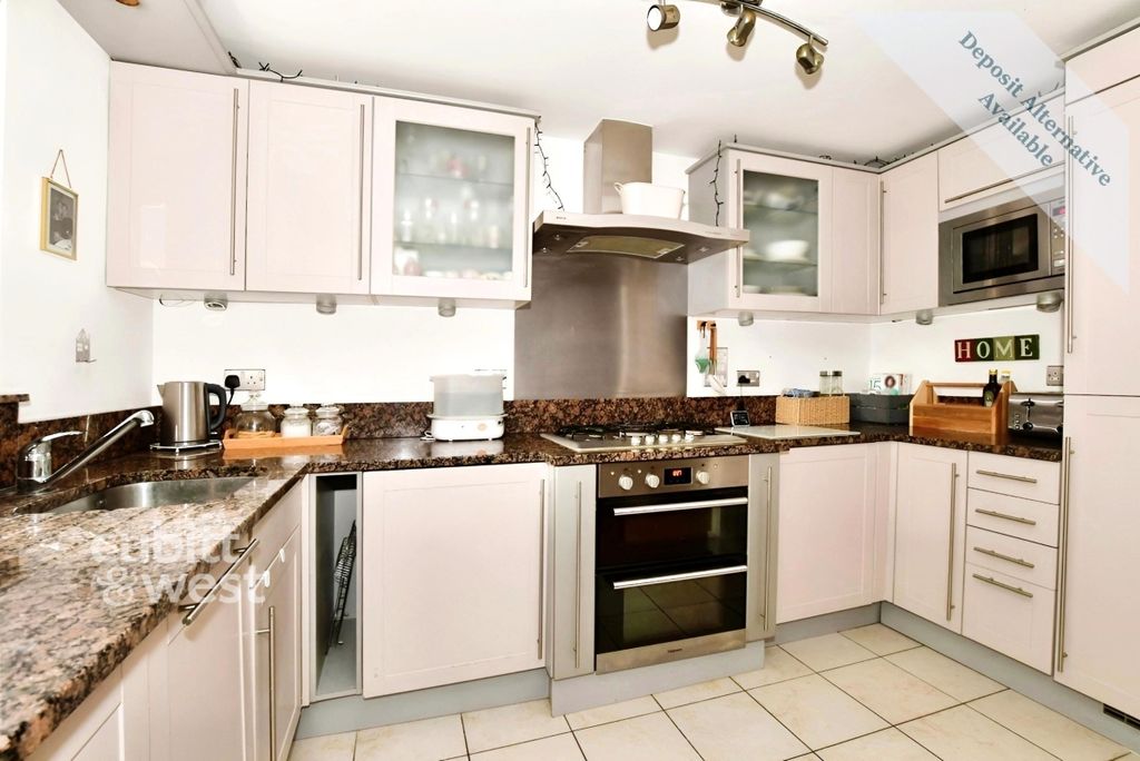 Property photo 3 of 13 Kitchen