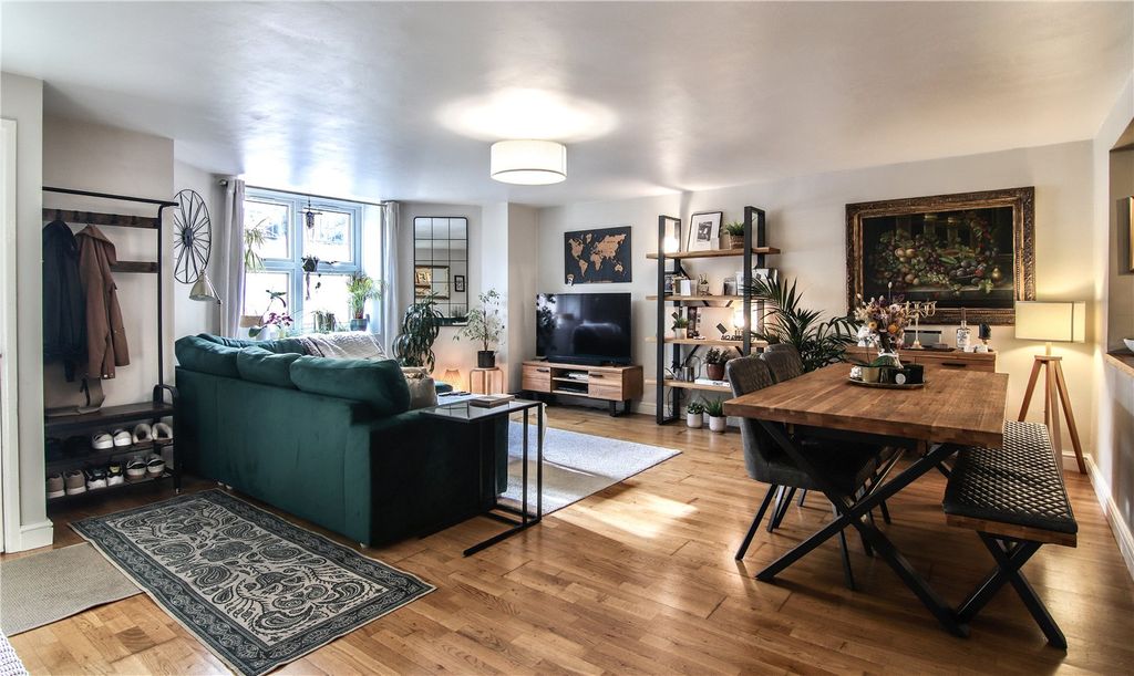 Property photo 2 of 34 Picture No. 10