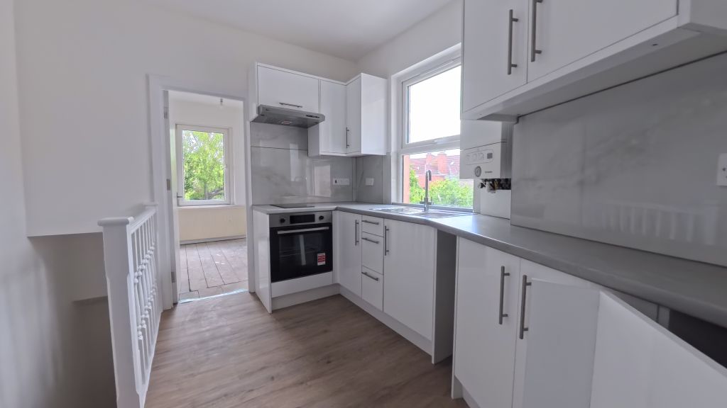 Property photo 3 of 7 Kitchen