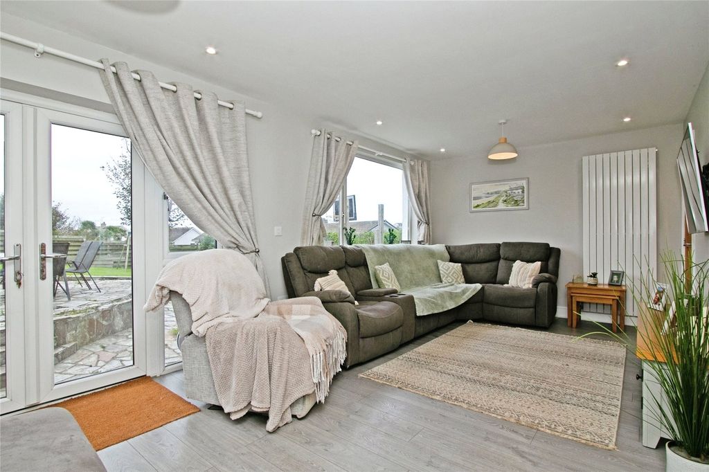 Property photo 2 of 34 Lounge Area