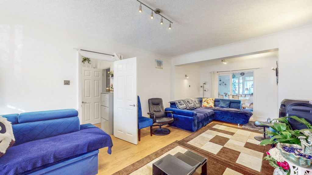 Property photo 2 of 15 4871341