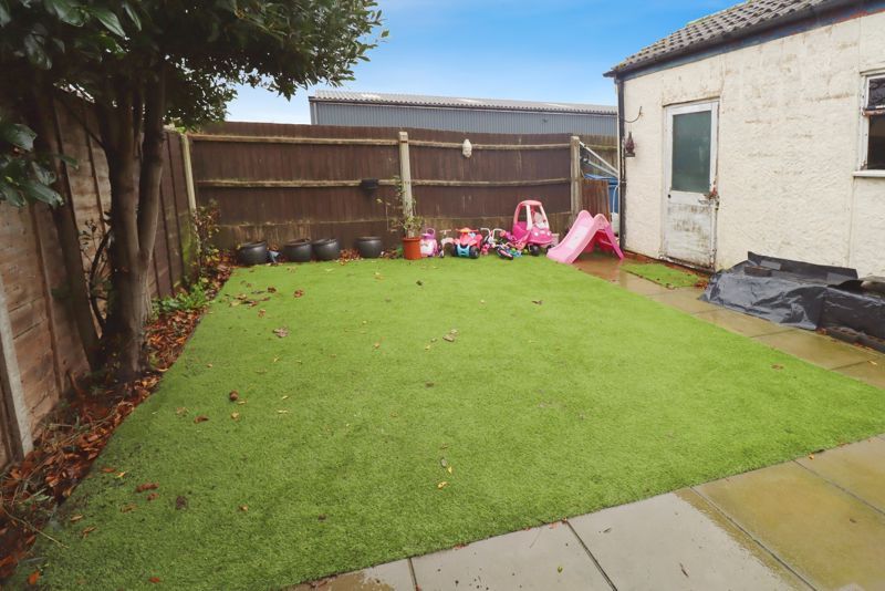 Property photo 2 of 22 Churchill Close