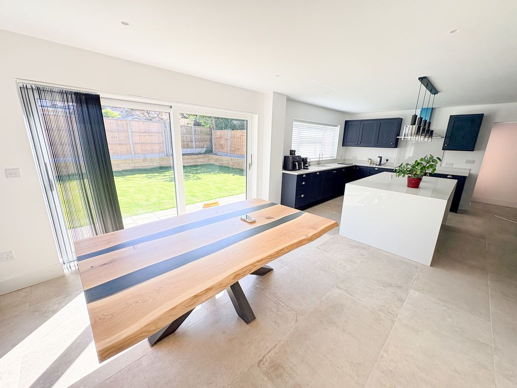 Property photo 3 of 16 Photo 7