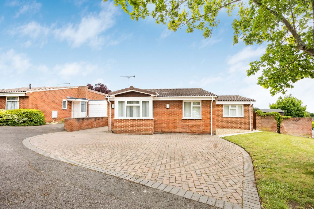 Property photo 1 of 27