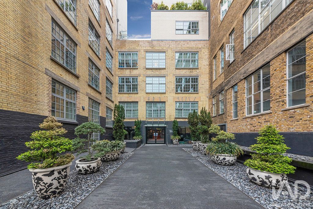 Property photo 2 of 33