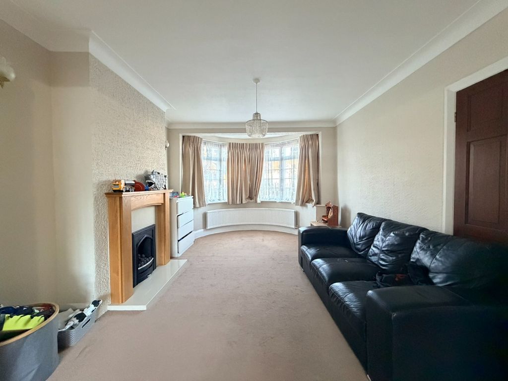 Property photo 2 of 11 4695971