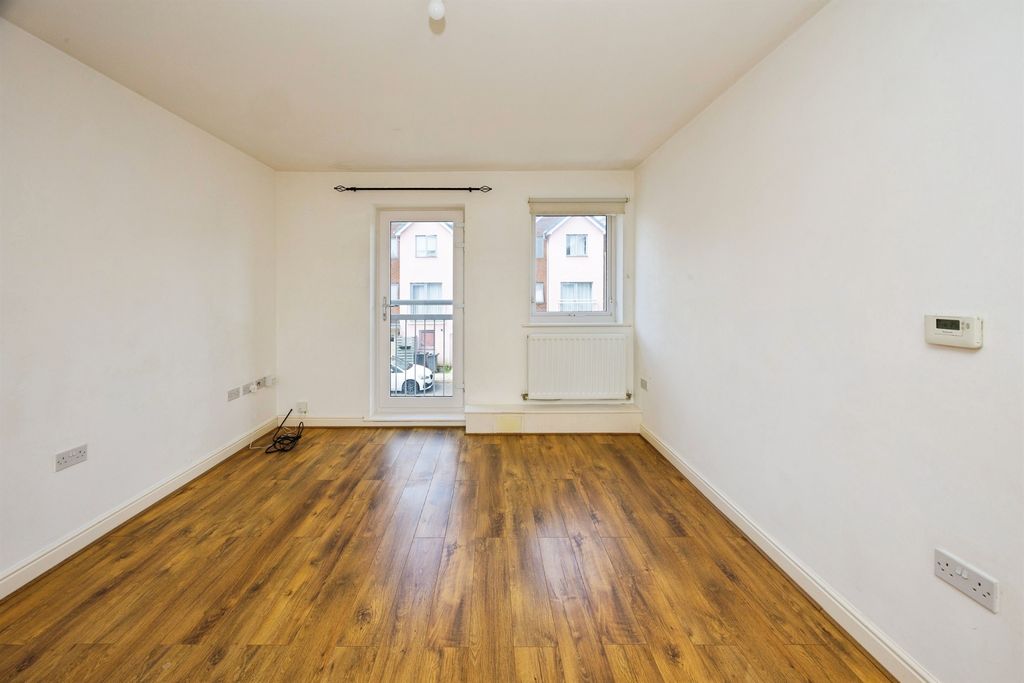 Property photo 3 of 11