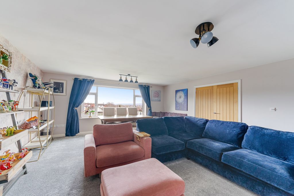 Property photo 2 of 27 Lounge Diner