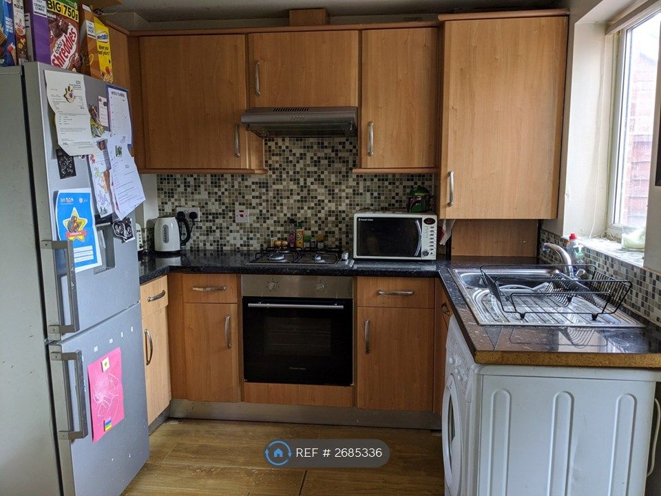 Property photo 3 of 6 Kitchen