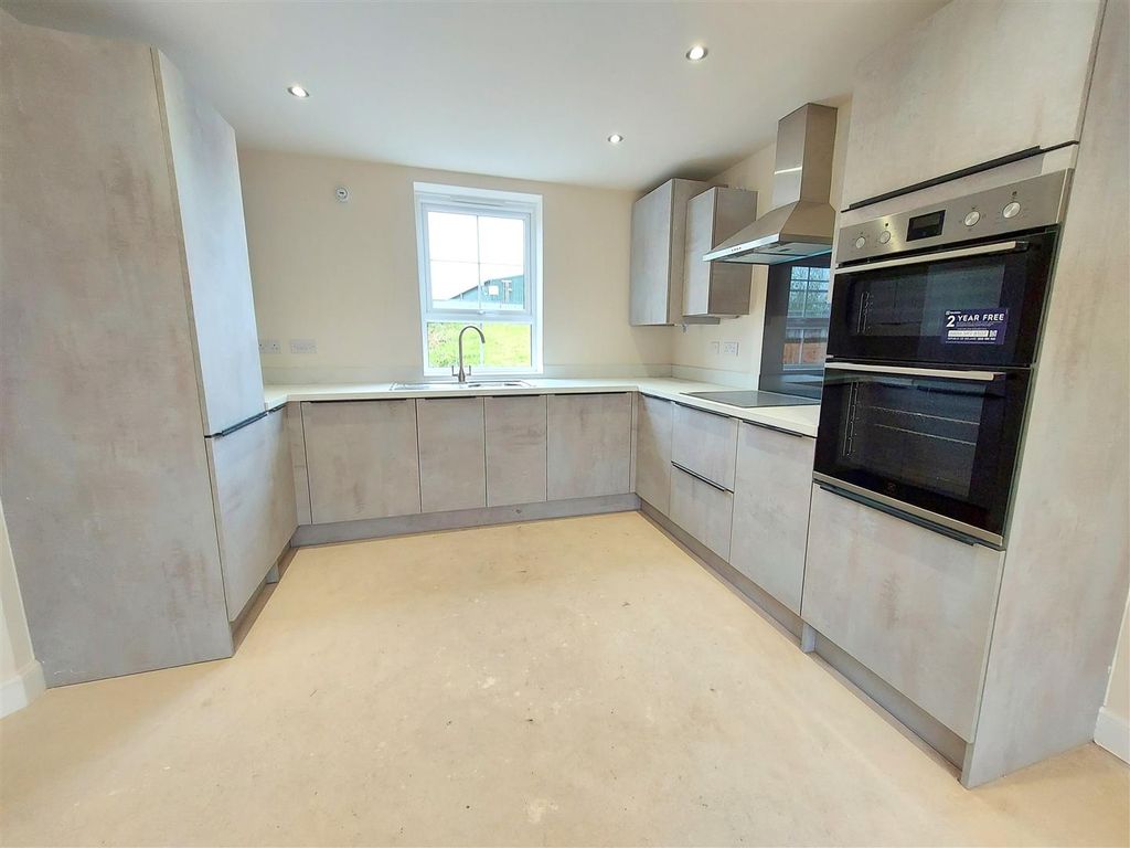Property photo 3 of 13 Kitchen Area