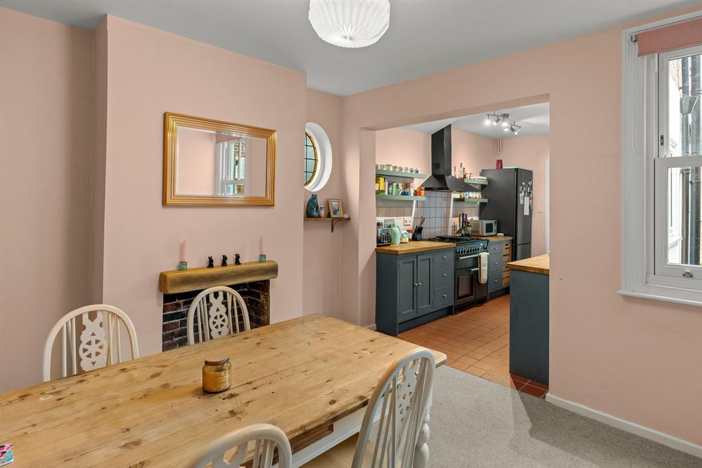 Property photo 3 of 17 91Burystreet-003.Jpg